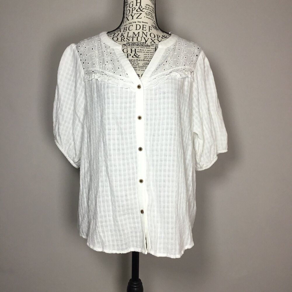 White eyelet lace button down blouse ruffle lace detail short sleeve cotton S